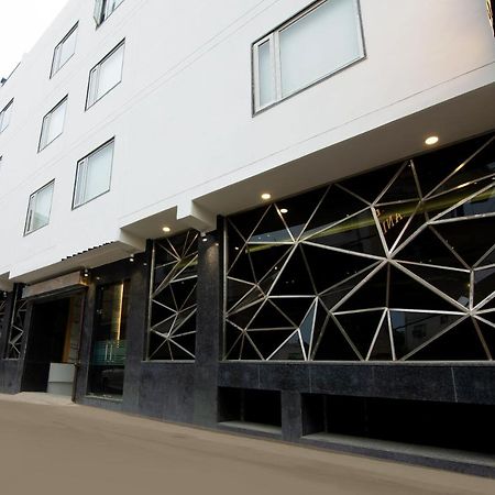 Hotel Stanley By Foxi Group- Near Delhi International Airport นิวเดลี ภายนอก รูปภาพ